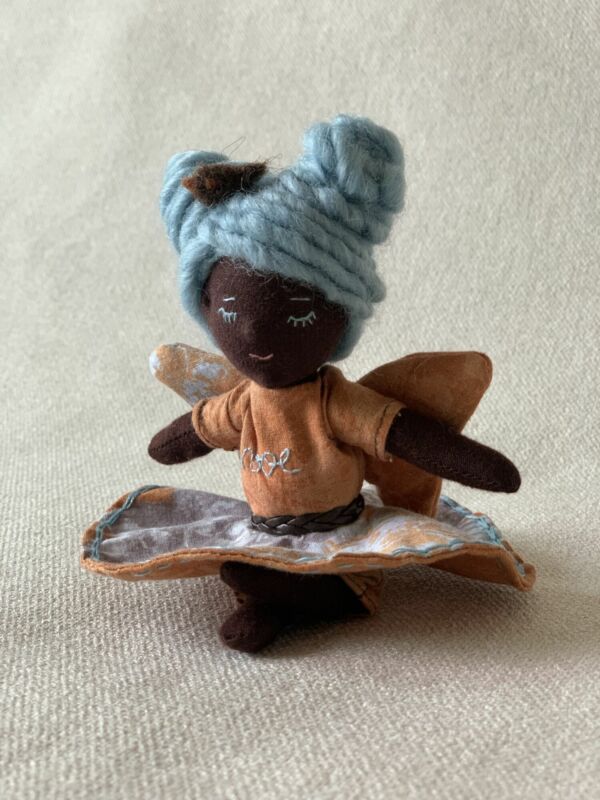 Menina borboleta   (15cm)