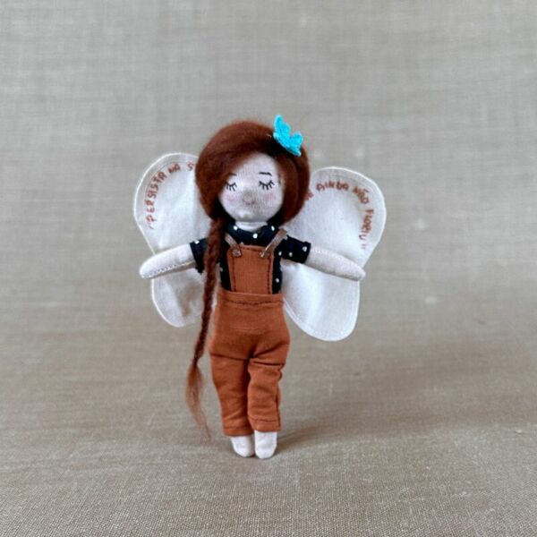 "Persista na semente que ainda não floriu" - Boneca pequetita (miniatura 15cm)