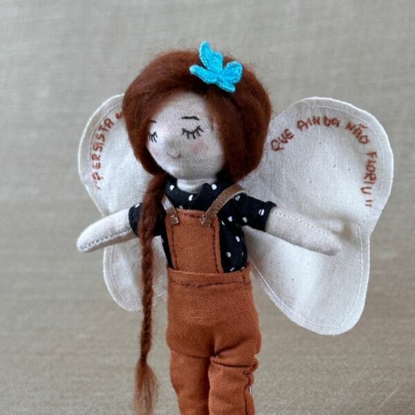 "Persista na semente que ainda não floriu" - Boneca pequetita (miniatura 15cm) - Image 2