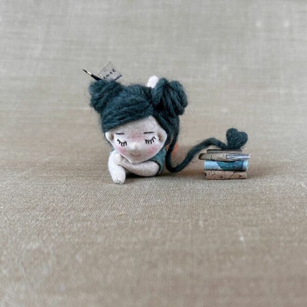 "Hoje eu quis visitar um passado tão meu"- Boneca pequetita (miniatura 15cm) - Image 5