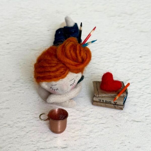 Boneca miniatura 15cm- Pequetita minha Paz - Imagem 2